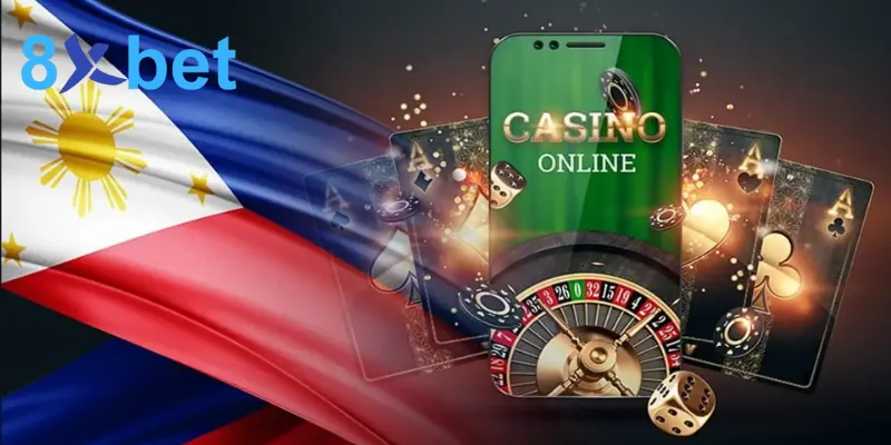 Hình 8xbet media với điện thoại hiện chữ Casino Online, vòng roulette, xúc xắc và lá cờ Philippines