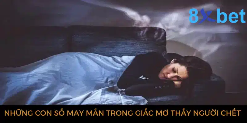 Cô gái ngủ trên ghế sofa trong phòng tối với làn khói mờ phía trên, minh họa mơ thấy người chết